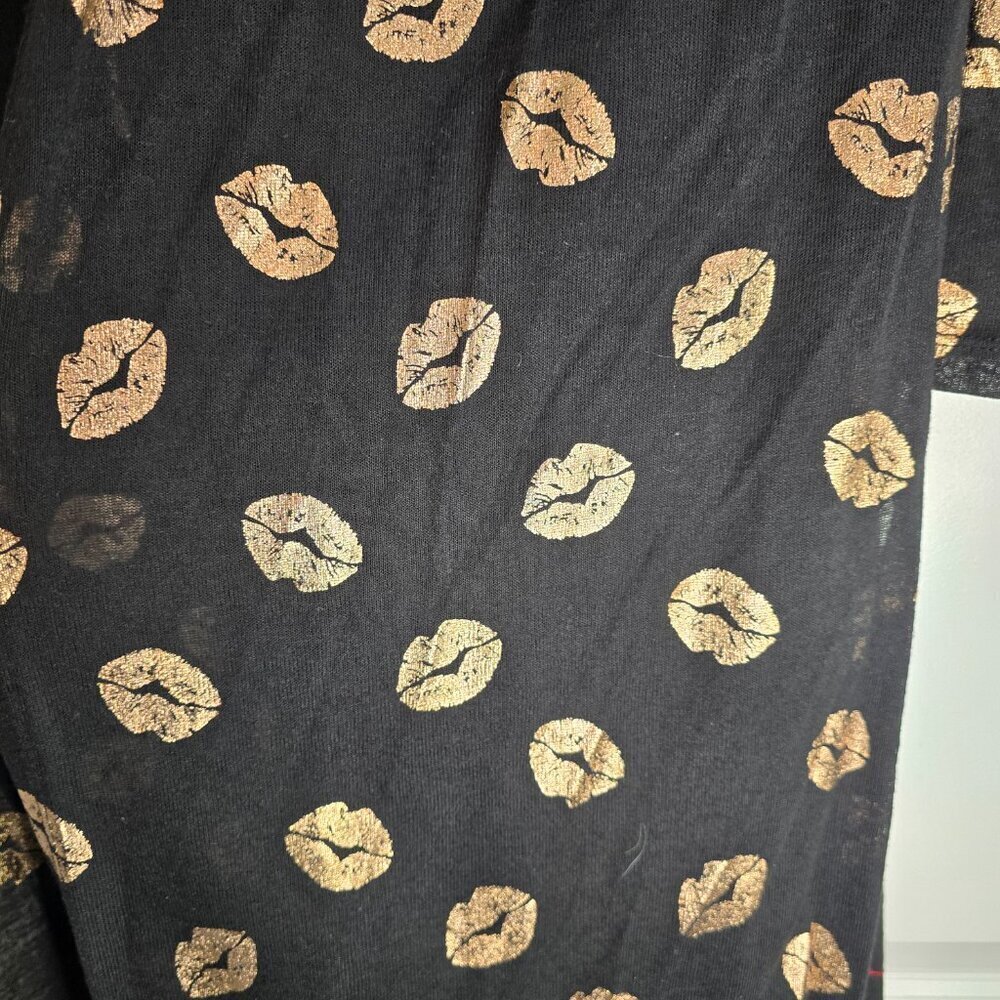 Rouge Duster - Black with Gold Lips Print - Picture 3 of 6